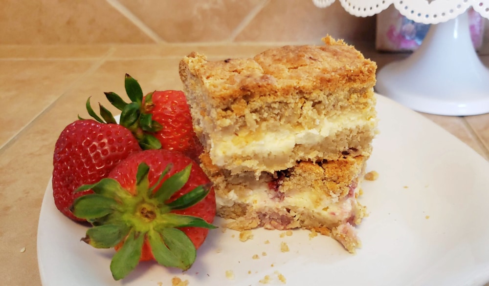 Easy Strawberry Cheesecake Cookie Bars